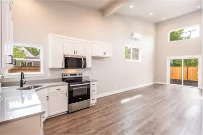 1380 Jacobs Dr, Eugene, OR 97402 - Photo 8