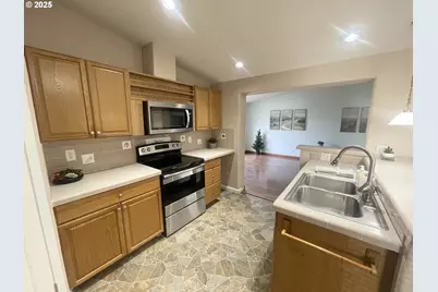 4445 Blueberry Ln NE, Salem, OR 97305 - Photo 8