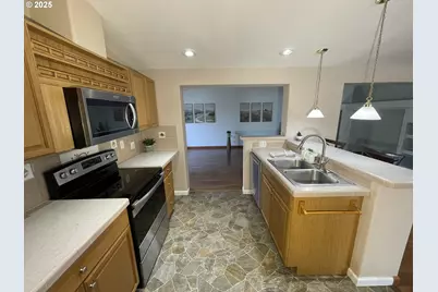 4445 Blueberry Ln NE, Salem, OR 97305 - Photo 10