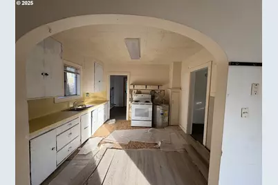 324 N 10th St, Vale, OR 97918 - Photo 2