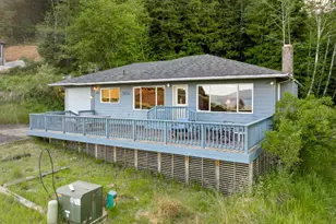 302 Holly Ave, Garibaldi, OR 97118 - Photo 2