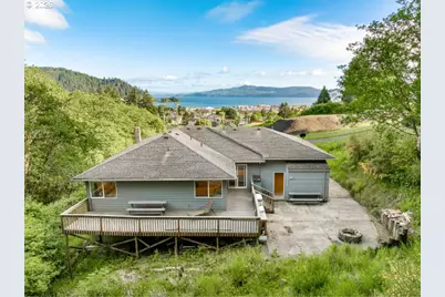 302 Holly Ave, Garibaldi, OR 97118 - Photo 4