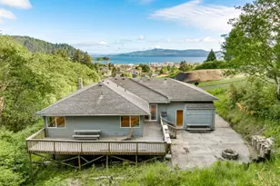 302 Holly Ave, Garibaldi, OR 97118 - Photo 4