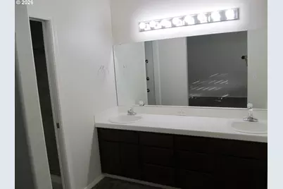 1144 E Main St, Hermiston, OR 97838 - Photo 10
