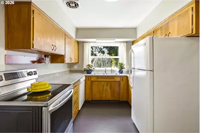 9323 SE Mill St, Portland, OR 97216 - Photo 8