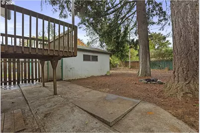 18721 SE Caruthers St, Portland, OR 97233 - Photo 28