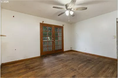 18721 SE Caruthers St, Portland, OR 97233 - Photo 12