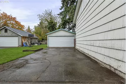 18721 SE Caruthers St, Portland, OR 97233 - Photo 4