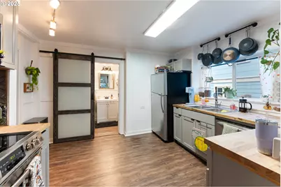 5531 S Kelly Ave, Portland, OR 97239 - Photo 8