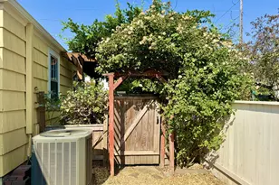 551 6th St, Springfield, OR 97477 - Photo 36