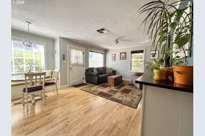 551 6th St, Springfield, OR 97477 - Photo 12