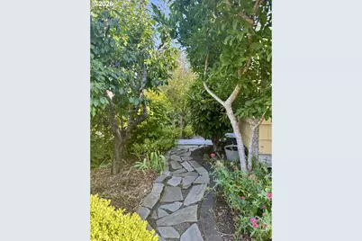 551 6th St, Springfield, OR 97477 - Photo 2