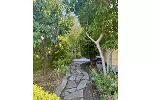 551 6th St, Springfield, OR 97477 - Photo 2