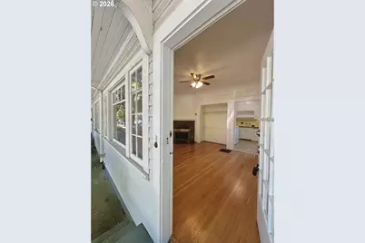 2202 NE Everett St, Portland, OR 97232 - Photo 10