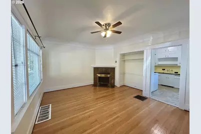 2202 NE Everett St, Portland, OR 97232 - Photo 12