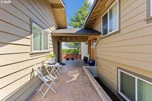 13921 NE Siskiyou Ct, Portland, OR 97230 - Photo 4
