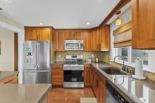 13921 NE Siskiyou Ct, Portland, OR 97230 - Photo 8