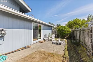 454 Merrill St, Coos Bay, OR 97420 - Photo 36