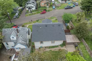 565 SE 4th St, Toledo, OR 97391 - Photo 40
