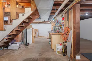 565 SE 4th St, Toledo, OR 97391 - Photo 26