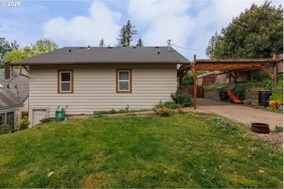 565 SE 4th St, Toledo, OR 97391 - Photo 36