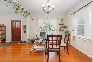 565 SE 4th St, Toledo, OR 97391 - Photo 12