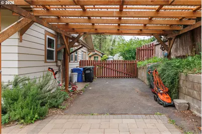 565 SE 4th St, Toledo, OR 97391 - Photo 32