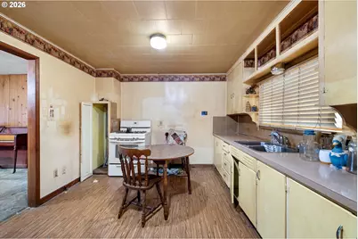 1183 4th Ave, Sweet Home, OR 97386 - Photo 6