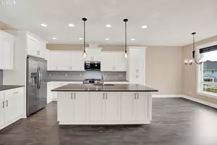 205 W Taylor Ct, Newberg, OR 97132 - Photo 8