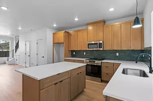 7191 SE Crystal Springs Blvd, Portland, OR 97206 - Photo 2