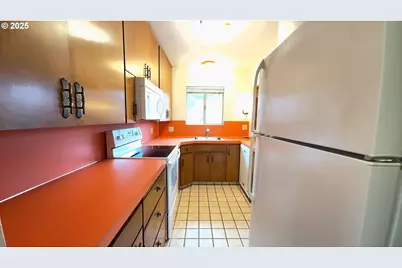 1214 SE 179th Ave, Portland, OR 97233 - Photo 6