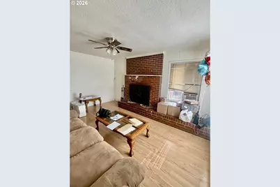 1443 NW Fairmount St, Roseburg, OR 97470 - Photo 6