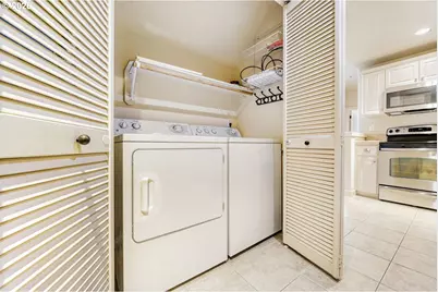 8904 NE Brentford Way, Hillsboro, OR 97006 - Photo 4