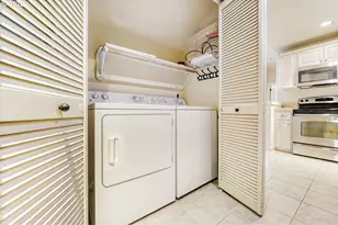 8904 NE Brentford Way, Hillsboro, OR 97006 - Photo 4