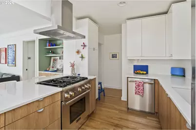 8257 N Emerald Ave, Portland, OR 97217 - Photo 18