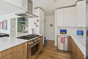 8257 N Emerald Ave, Portland, OR 97217 - Photo 18