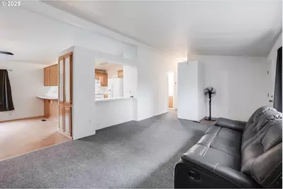 3921 Pacific Cir, Hubbard, OR 97032 - Photo 8