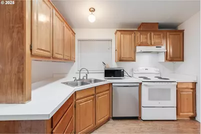 3921 Pacific Cir, Hubbard, OR 97032 - Photo 12