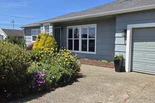 94183 8th St, Gold Beach, OR 97444 - Photo 2