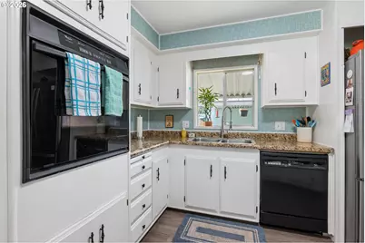 1225 W 10th Ave #33, Junction City, OR 97448 - Photo 6