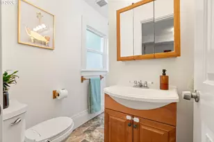 9704 SE Reedway St, Portland, OR 97266 - Photo 16