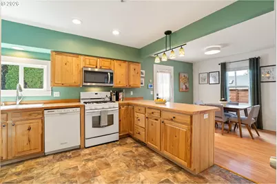 9704 SE Reedway St, Portland, OR 97266 - Photo 10
