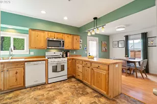 9704 SE Reedway St, Portland, OR 97266 - Photo 10