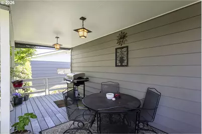 13725 NE Fremont Ct, Portland, OR 97230 - Photo 16