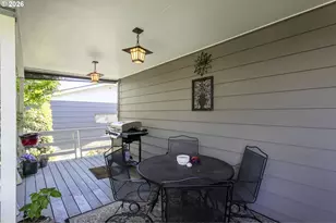 13725 NE Fremont Ct, Portland, OR 97230 - Photo 16