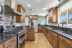 13725 NE Fremont Ct, Portland, OR 97230 - Photo 8