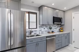 1205 E Johnson Ct, Newberg, OR 97132 - Photo 12