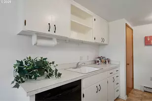 11490 SW Crown Dr, King City, OR 97224 - Photo 16