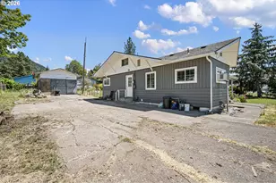 402 N D St, Lowell, OR 97452 - Photo 6