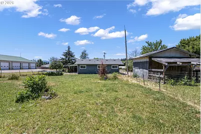402 N D St, Lowell, OR 97452 - Photo 28